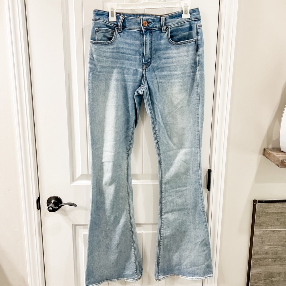 American Eagle Light Wash Flared Hi-Rise Artist Jeans Size 8 Long